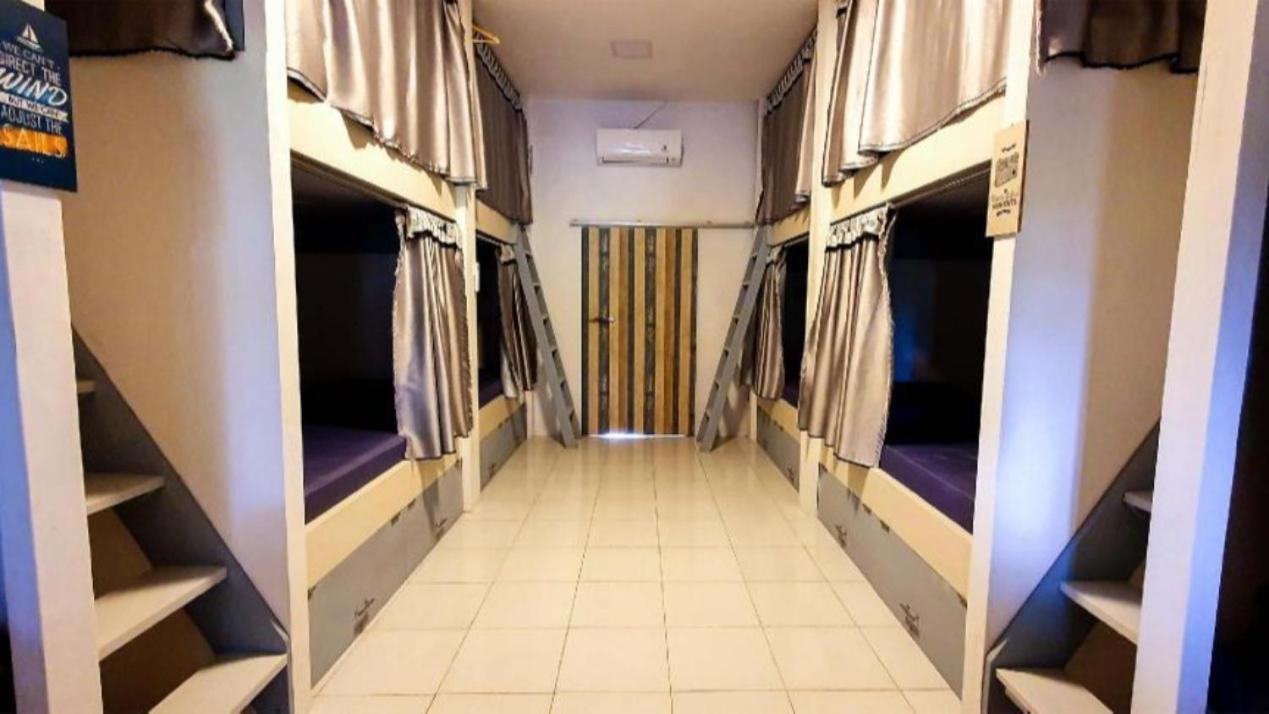 Tiny Room Hostel Toyapakeh 외부 사진